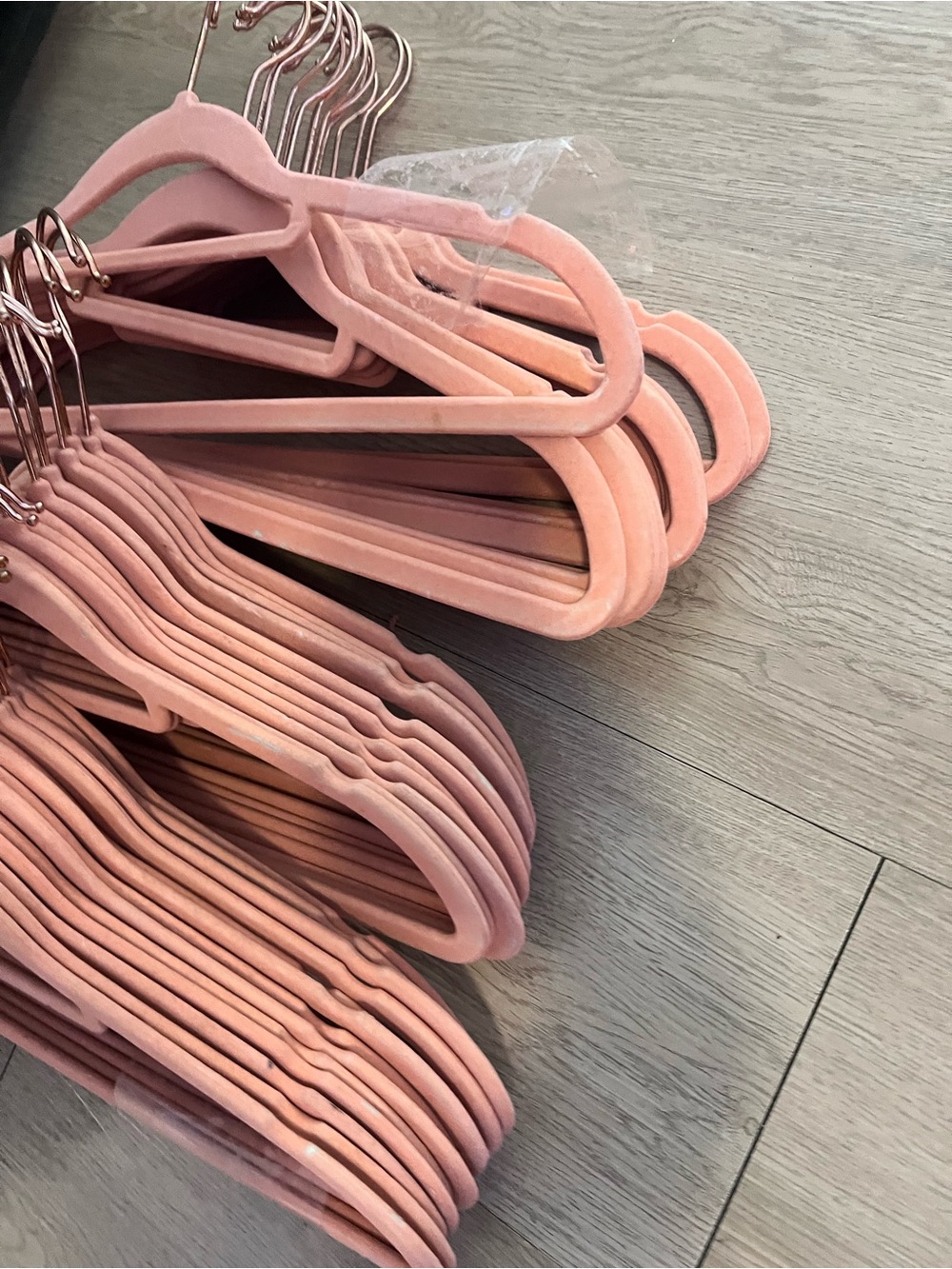 40 Velvet Clothes Hangers - Pink - Picture 4 of 4